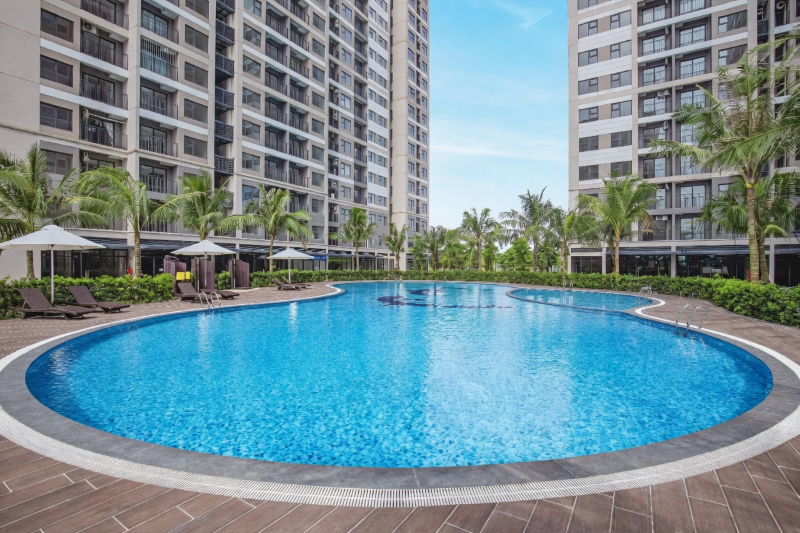 Hồ bơi phong cách resort tại Vinhomes
